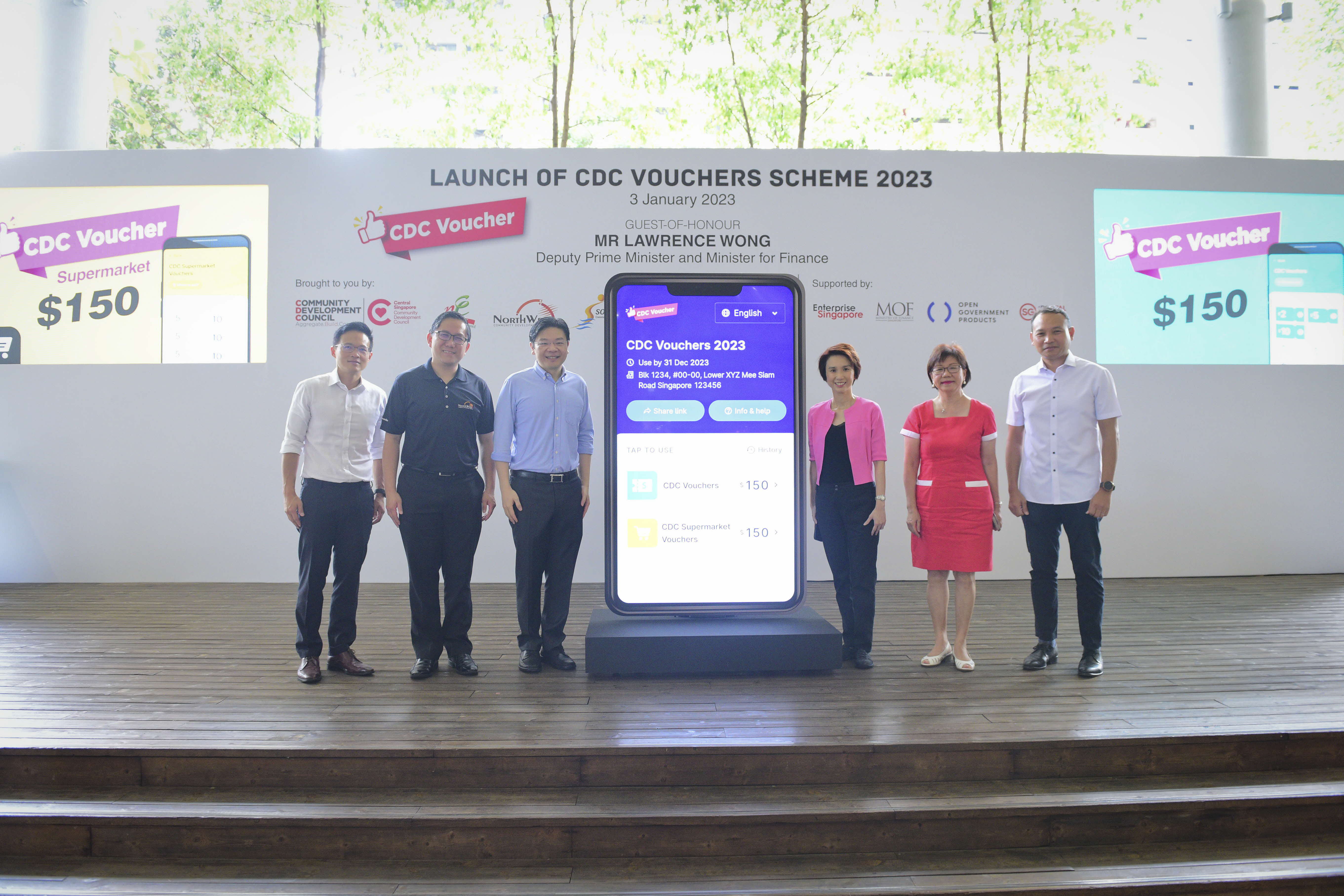 Mr Lawrence Wong with District Mayors at Launch of CDC Vouchers Scheme 2023